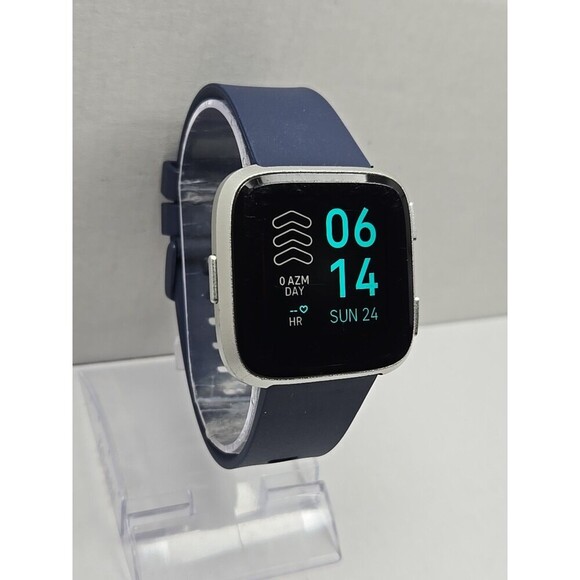 Fitbit Versa FB504 Smartwatch Silver Activity Tracker Tested Working No Charger - Picture 6 of 10